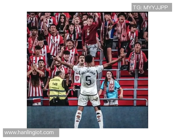 足球明星与球迷的激情碰撞展现足球文化的魅力与情感共鸣 足球明星与球迷的激情碰撞展现足球文化的魅力与情感共鸣