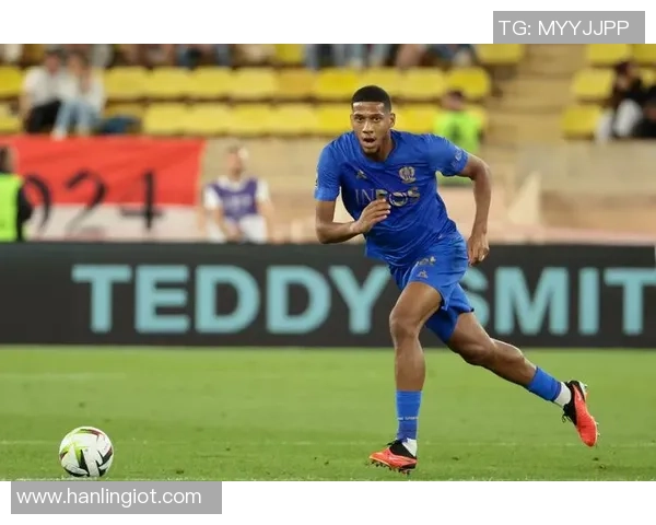 后卫足球明星全景展示与精彩瞬间汇总大赏 后卫足球明星全景展示与精彩瞬间汇总大赏