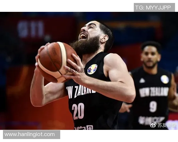 南京篮球队在邀请赛中以94分稳居积分榜首位展现强劲实力